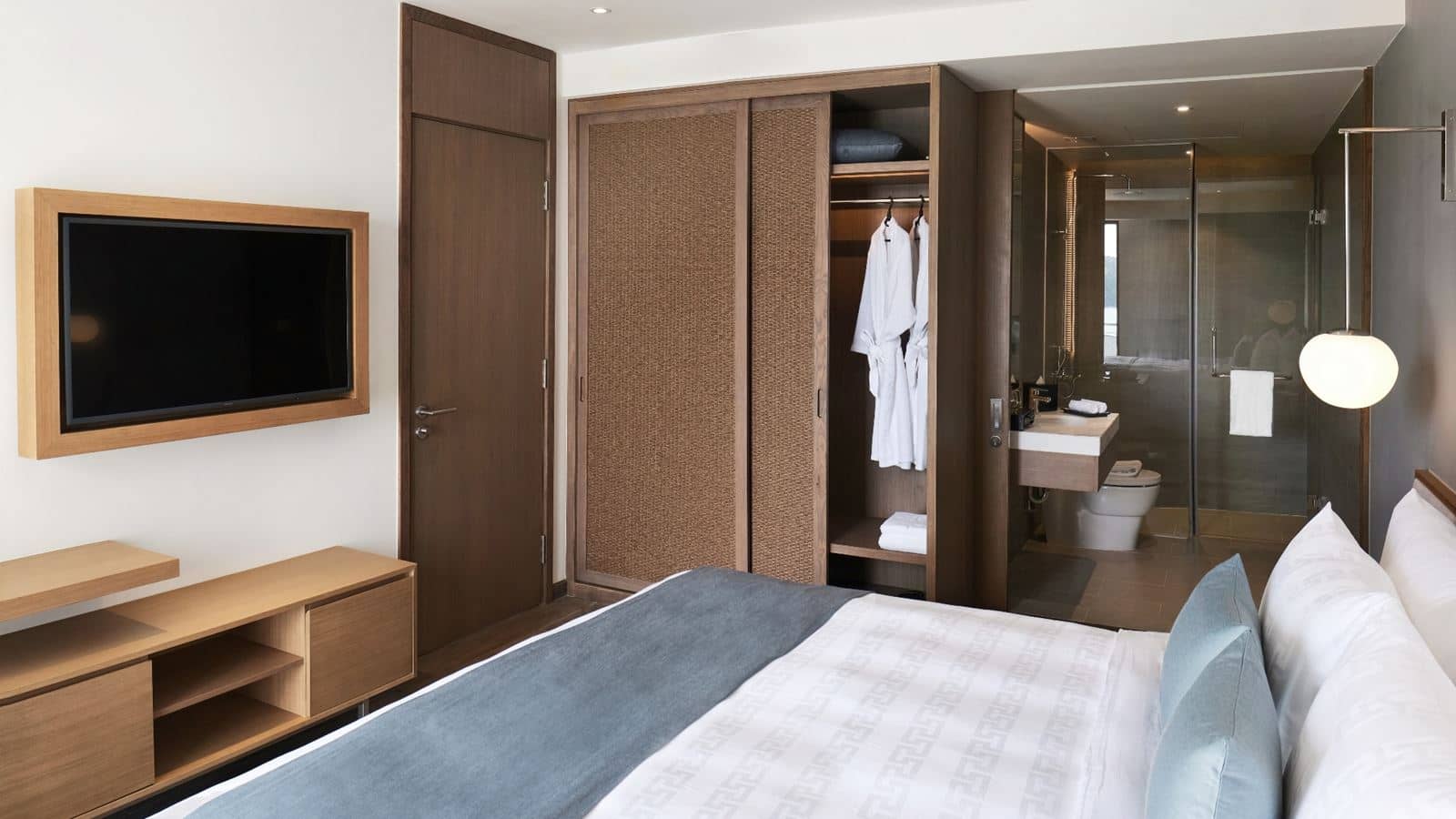 rooms-superior-suite-1-king-bed-balcony-with-meal-child-without-extra-bed