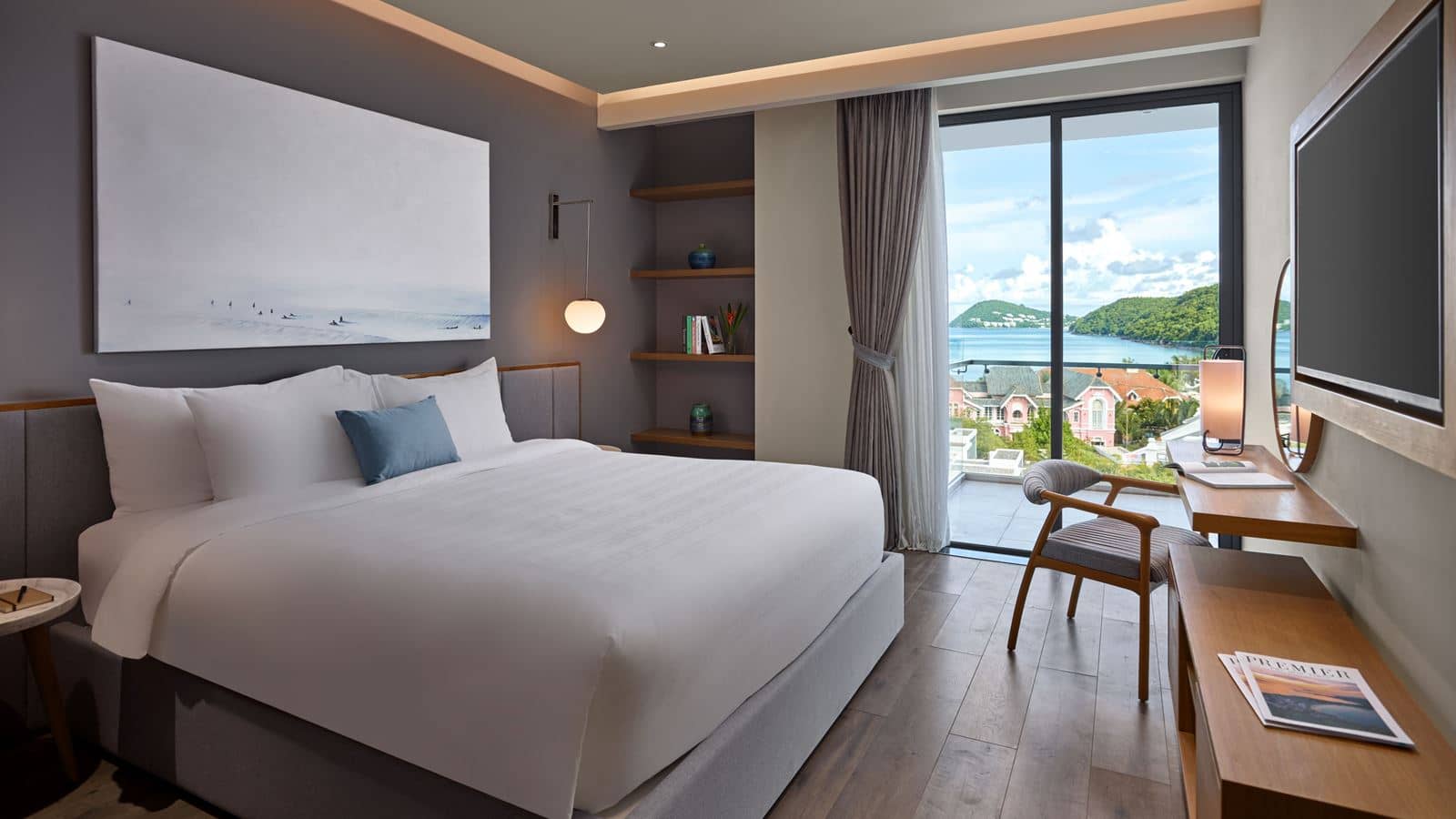 rooms-superior-suite-1-king-bed-balcony-with-meal-child-without-extra-bed