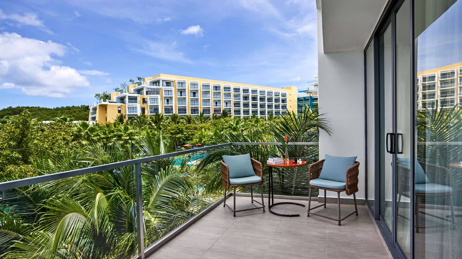 rooms-superior-suite-2-king-beds-balcony-child-without-extra-bed