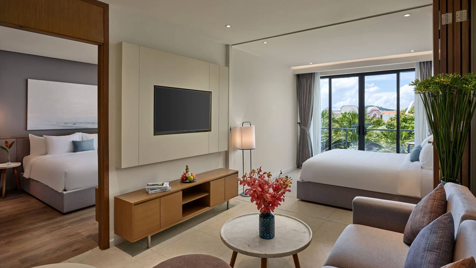 rooms-superior-suite-2-king-beds-balcony-child-without-extra-bed