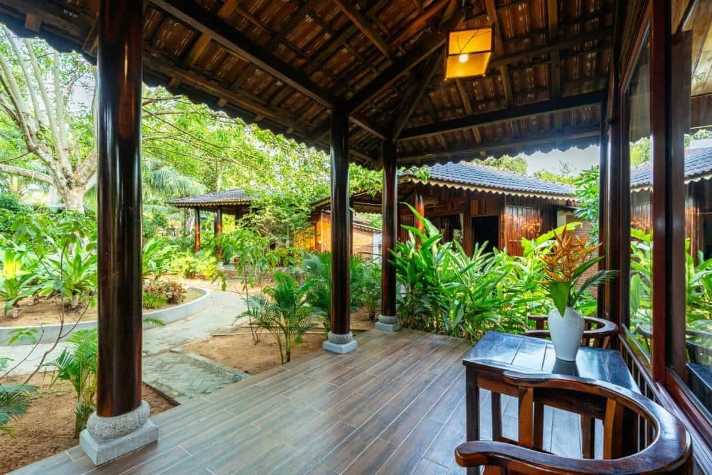 rooms-bungalow-garden-view