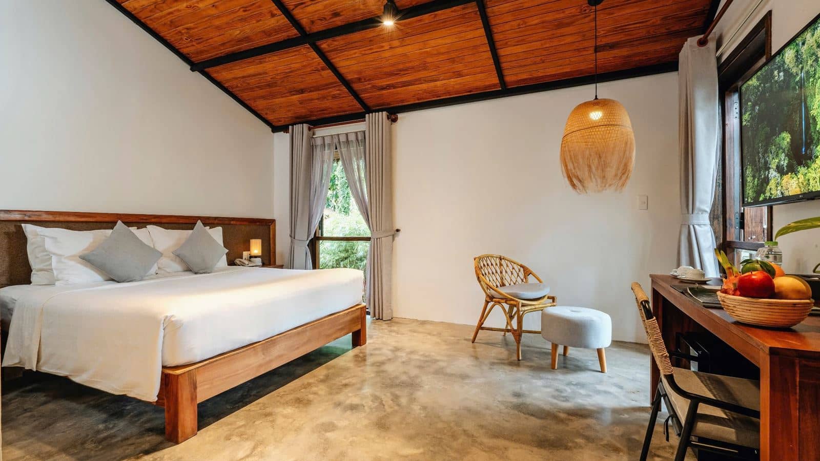 rooms-tropical-room