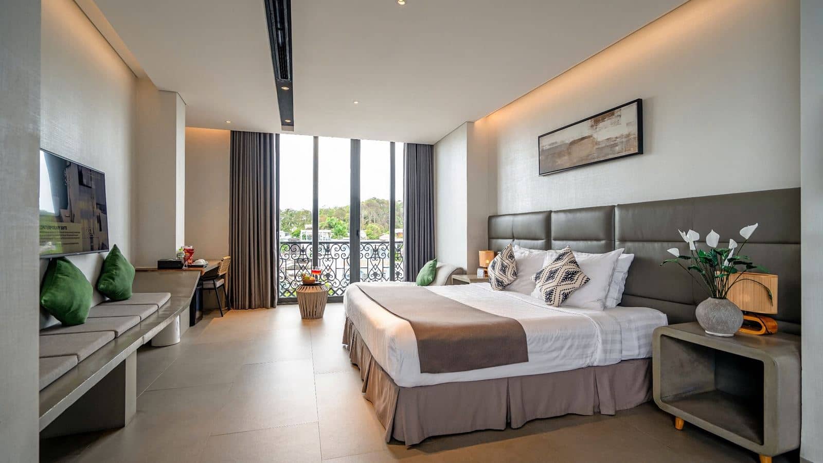 rooms-deluxe-double-suite-with-balcony