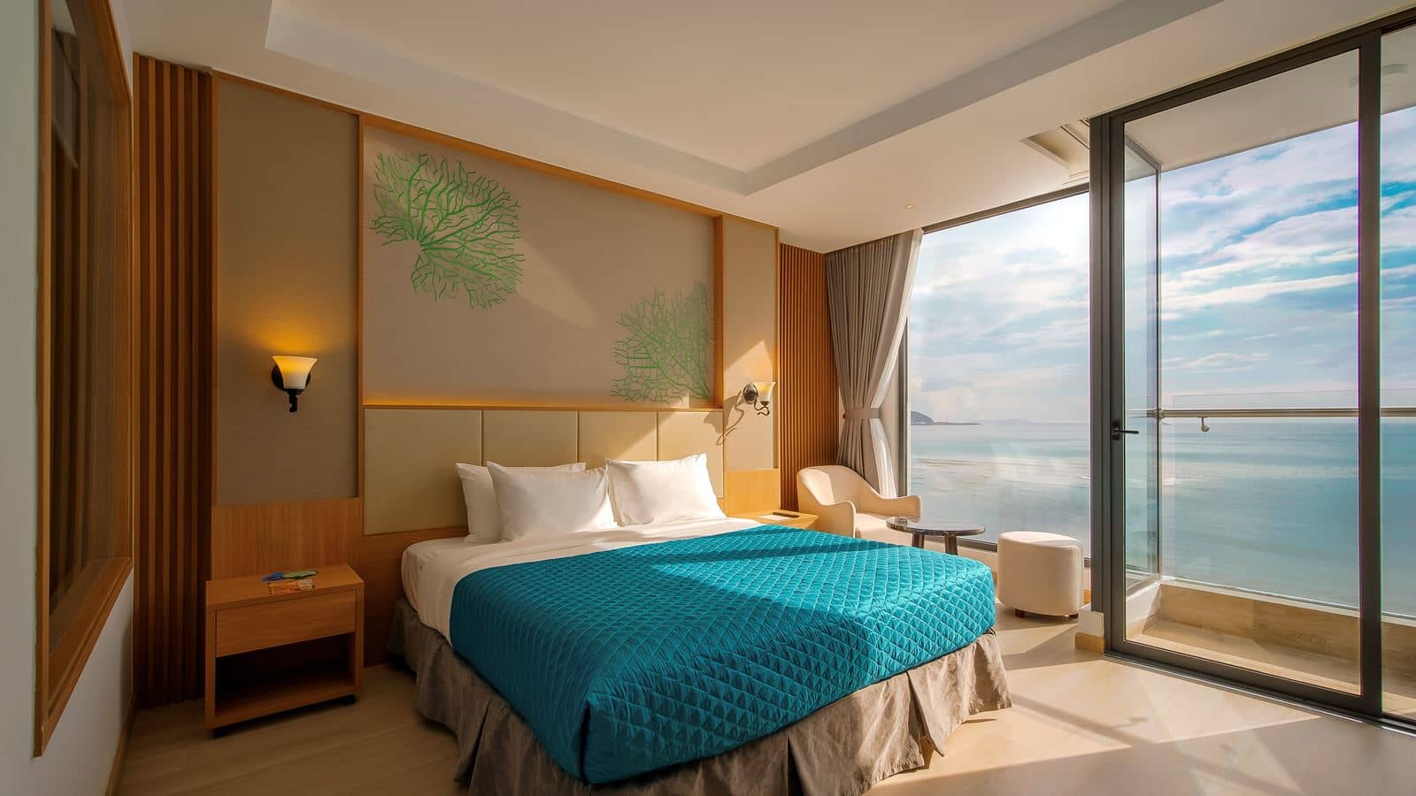 rooms-premier-deluxe-seaview