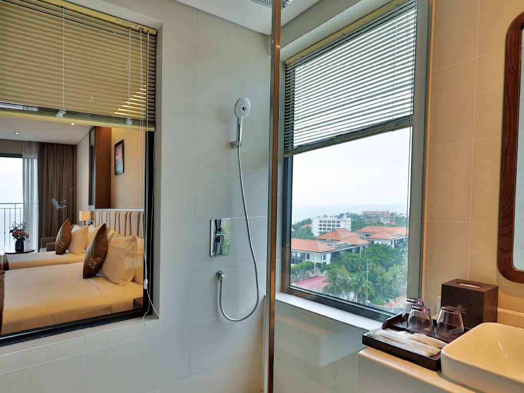 rooms-executive-triple-ocean-view-with-balcony