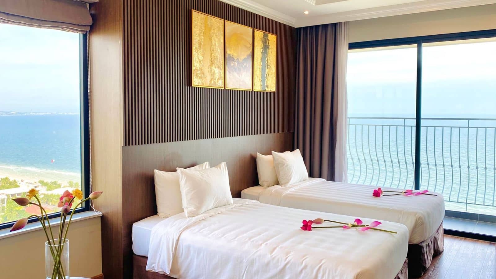 rooms-family-suite-ocean-view-with-balcony