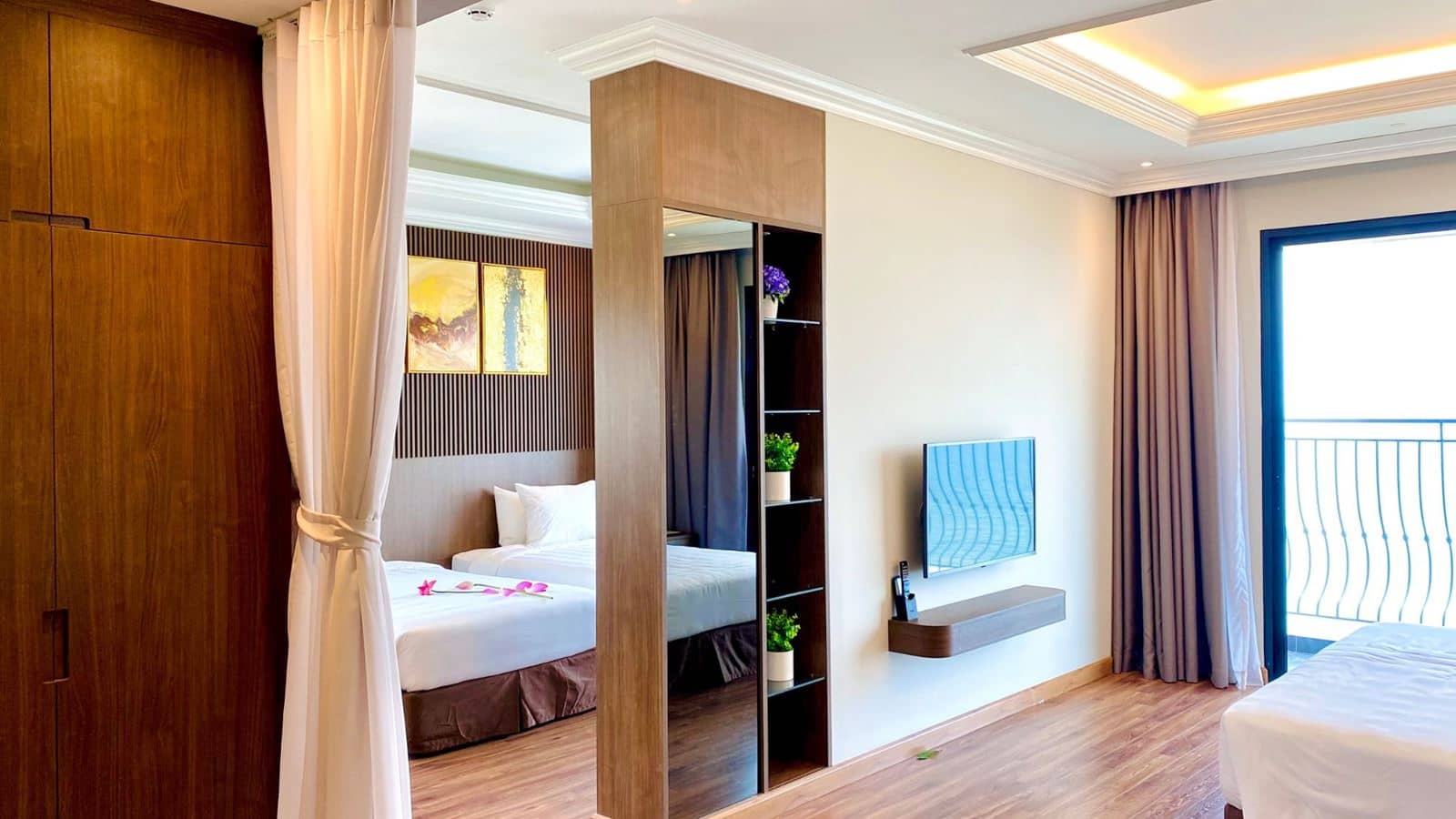 rooms-family-suite-ocean-view-with-balcony