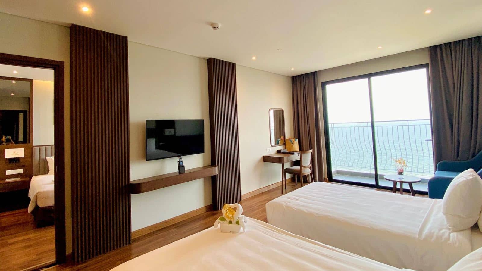 rooms-family-sea-view-connecting-with-balcony