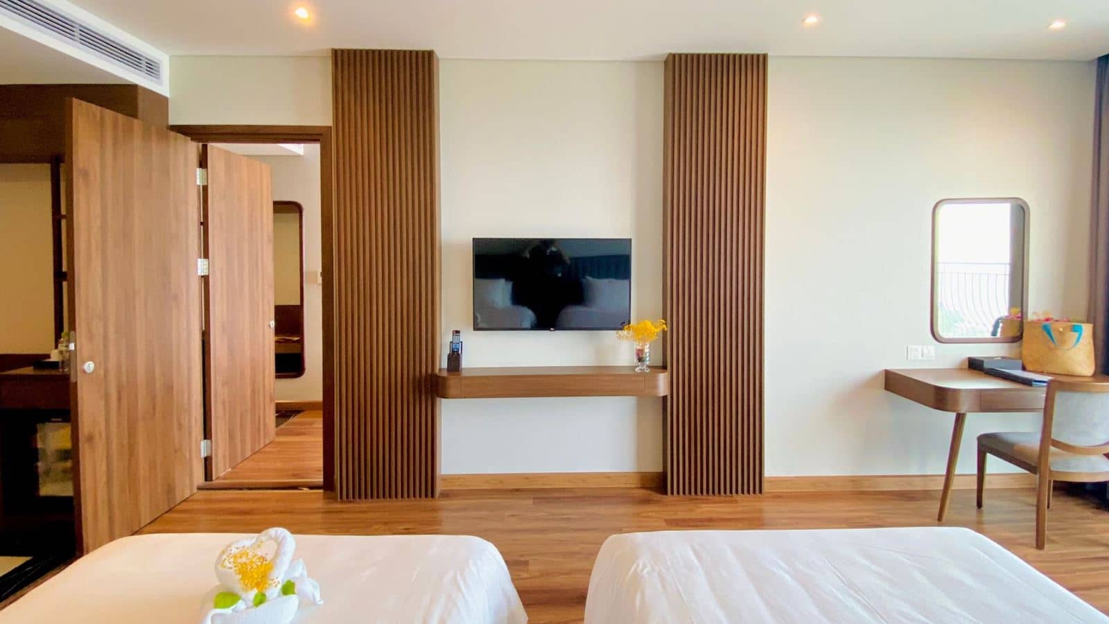 rooms-family-sea-view-connecting-with-balcony