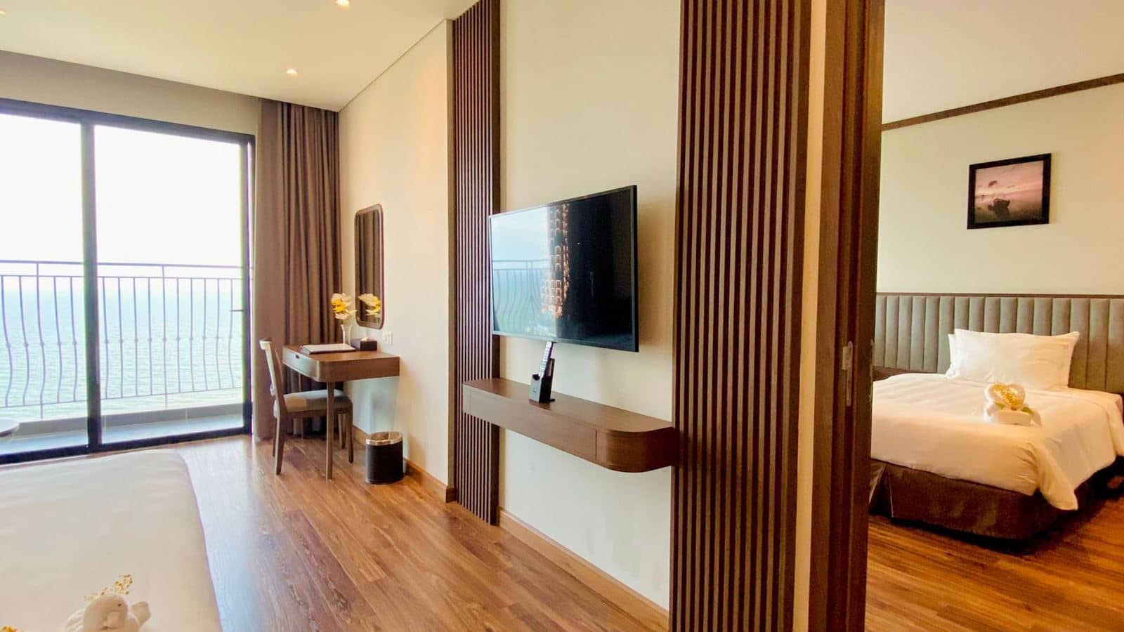 rooms-family-sea-view-connecting-with-balcony