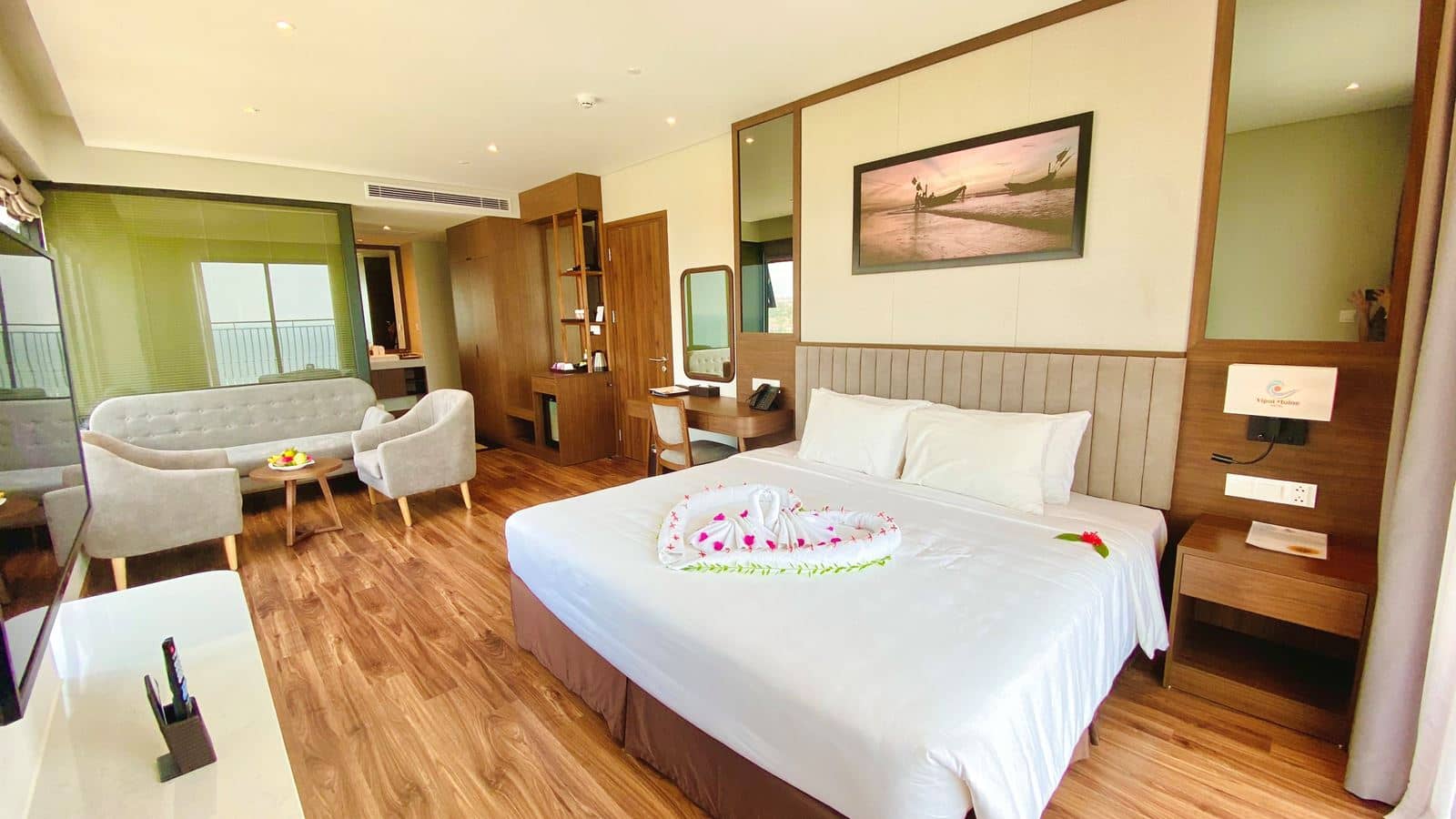 rooms-suite-double-ocean-view-with-balcony