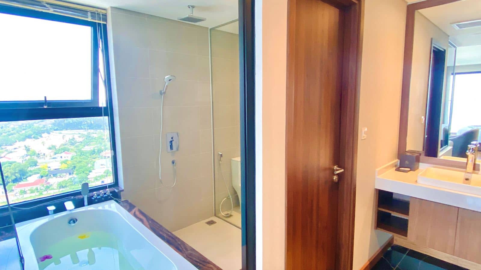 rooms-suite-double-ocean-view-with-balcony