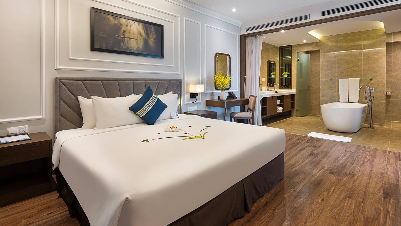 rooms-family-suite-ocean-view-with-balcony