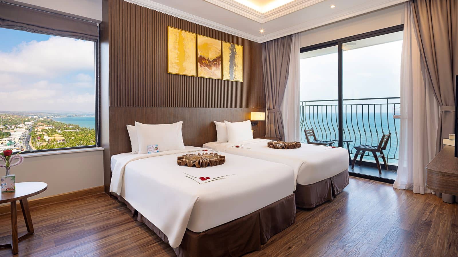 rooms-family-suite-ocean-view-with-balcony