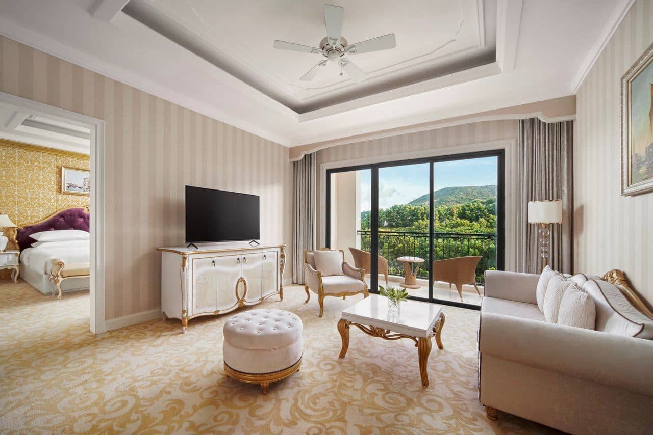 rooms-executive-suite-garden-view