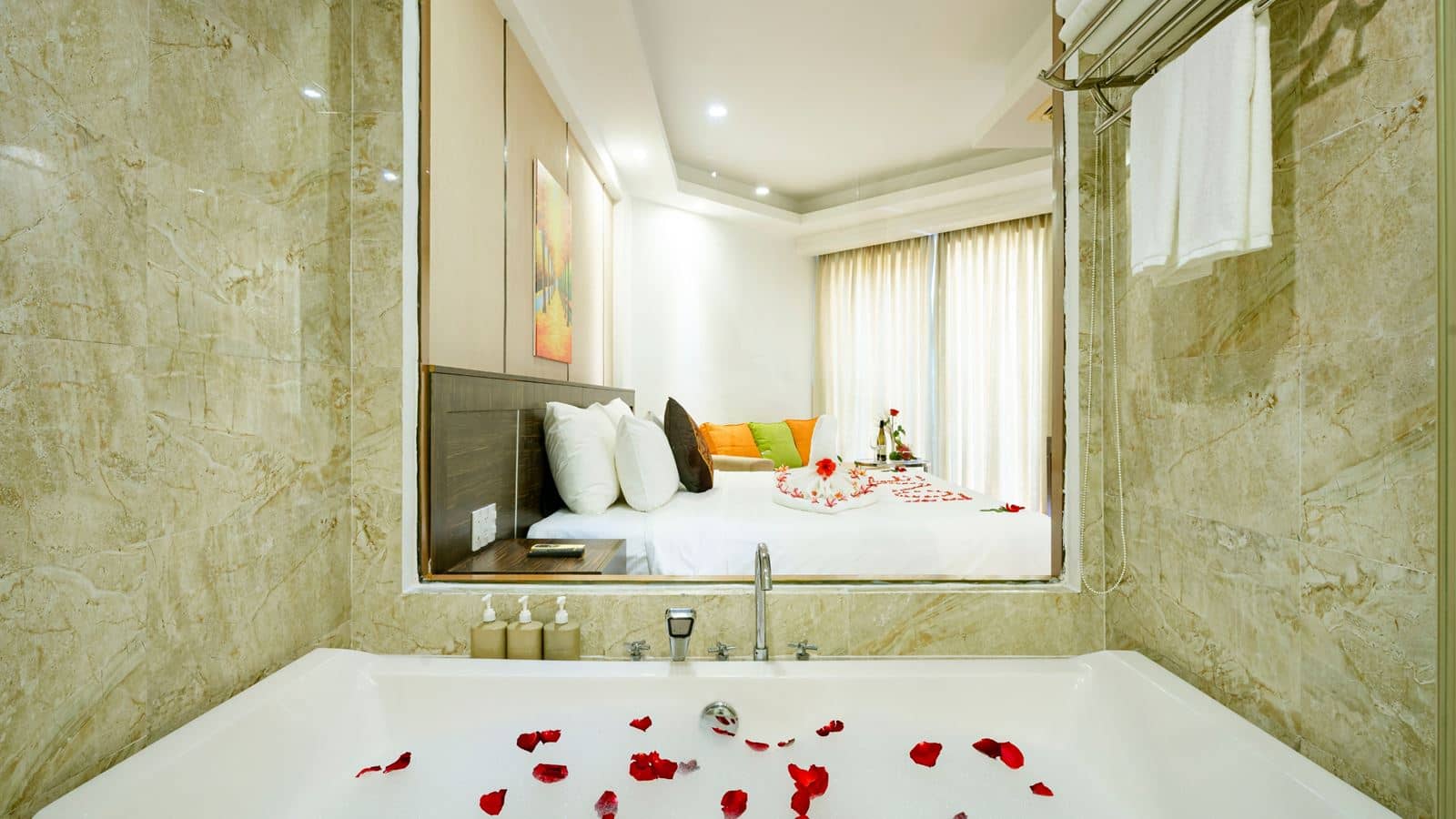 rooms-deluxe-with-balcony-no-extra-bed