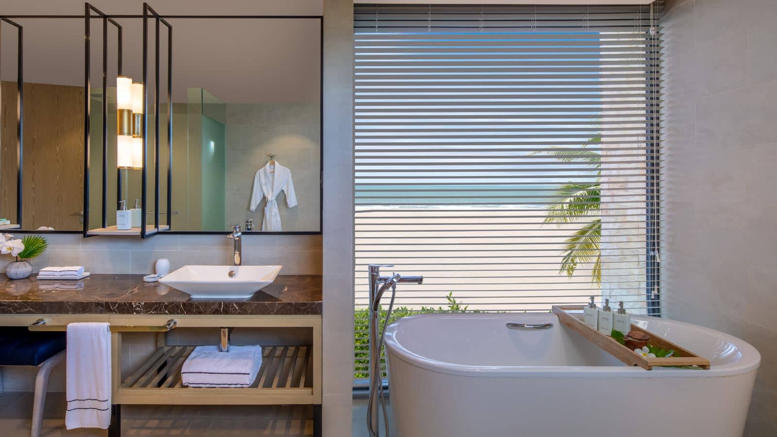 rooms-the-level-3bedroom-beachfront-pool-villa