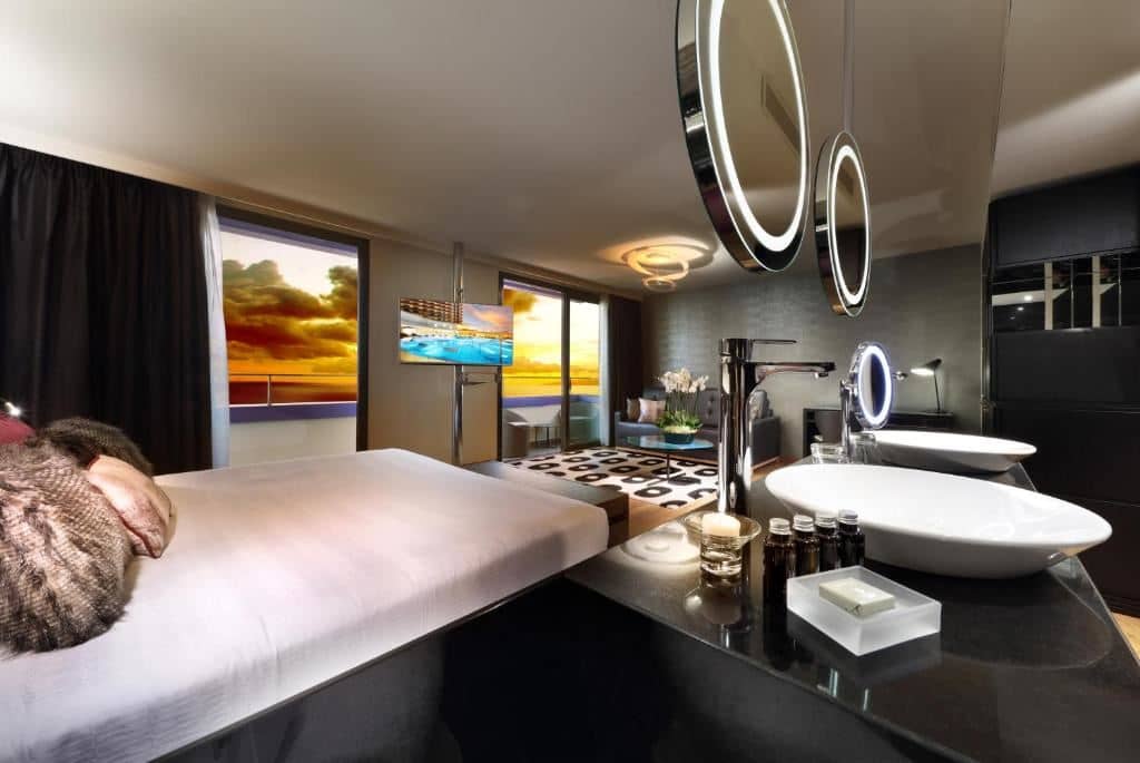 rooms-silver-suite-studio-with-rock-royalty-benefits-balcony-or-terrace-rrss