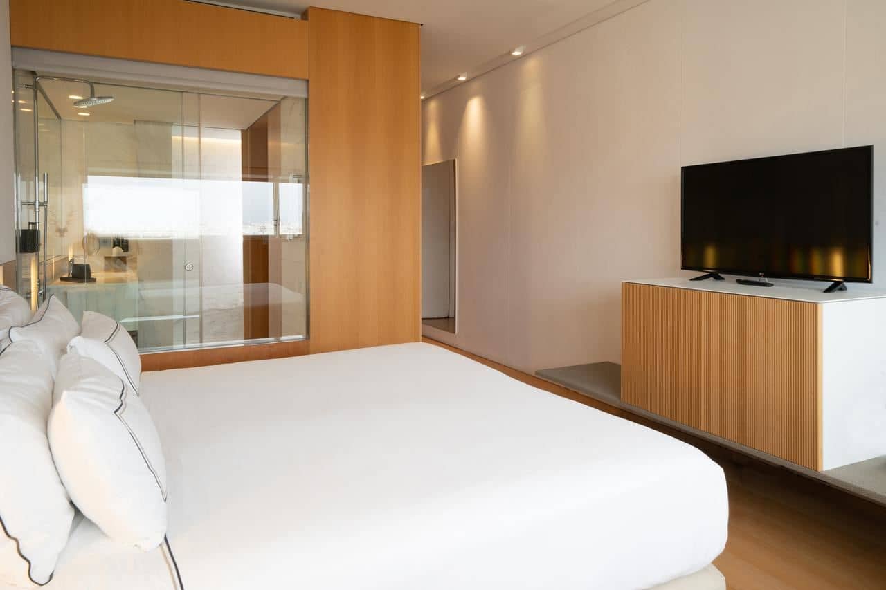 rooms-c2t-double-deluxe-room