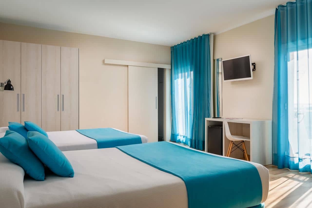 rooms-double-pool-view