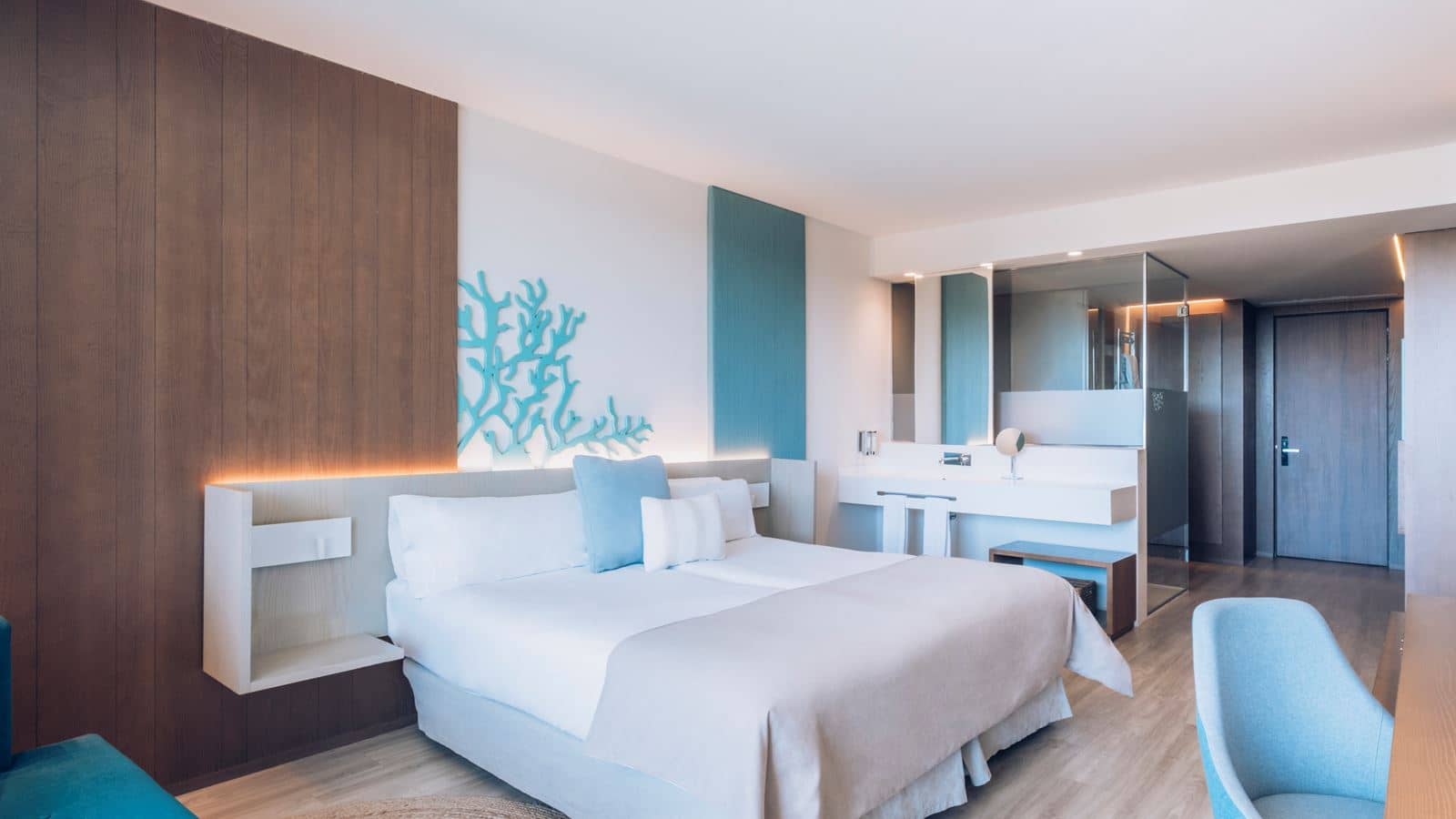 rooms-double-pool-view