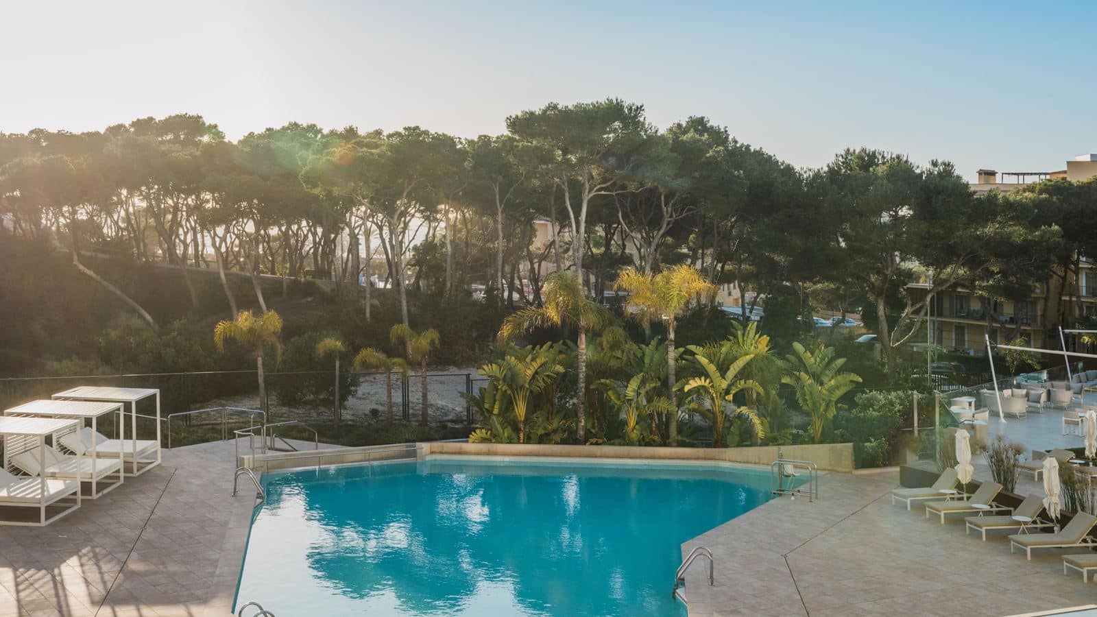 rooms-junior-suite-pool-view-a