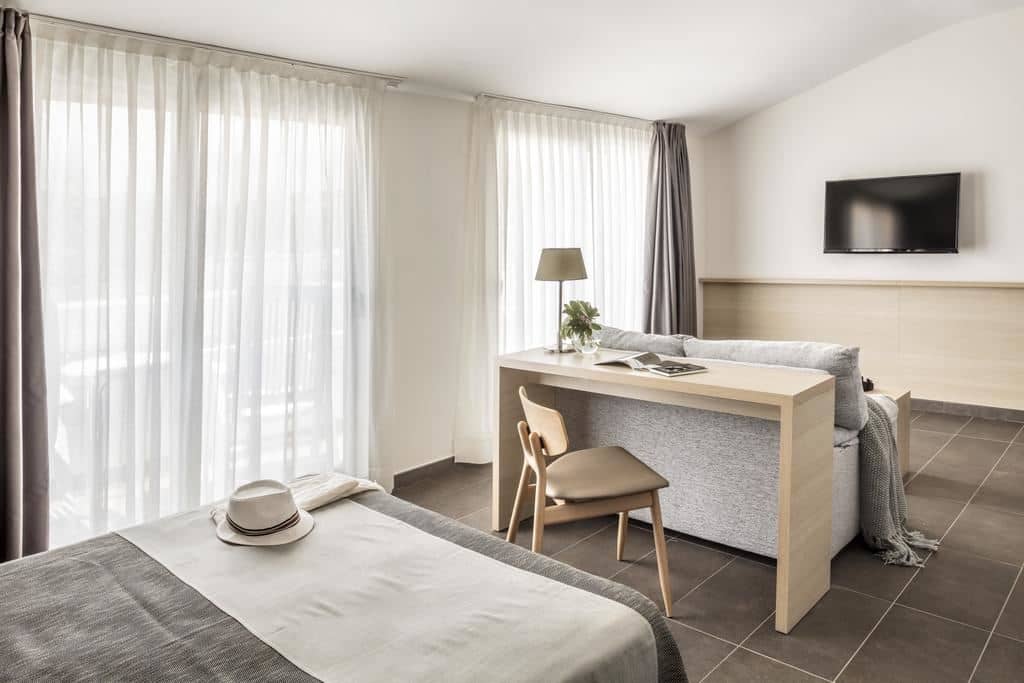 rooms-junior-suite-double-balcony