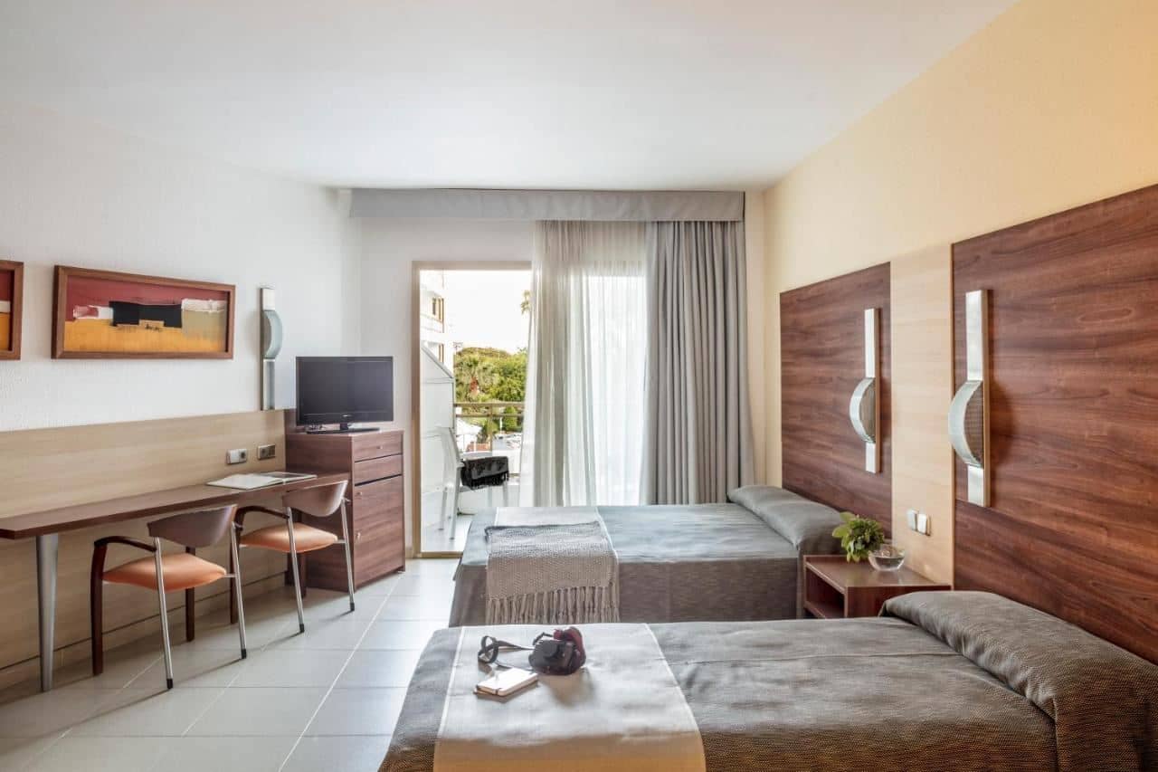 rooms-premium-quadruple-room-pool-view-or-partial-sea-view with-balcony