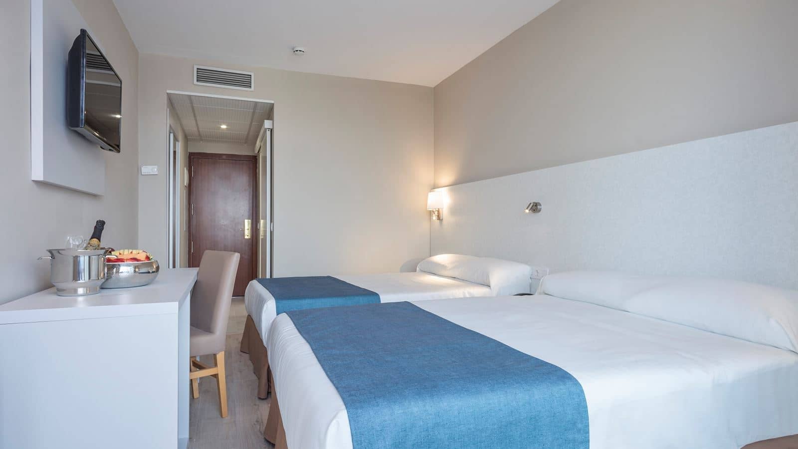 rooms-room-standard-balcony-or-terrace