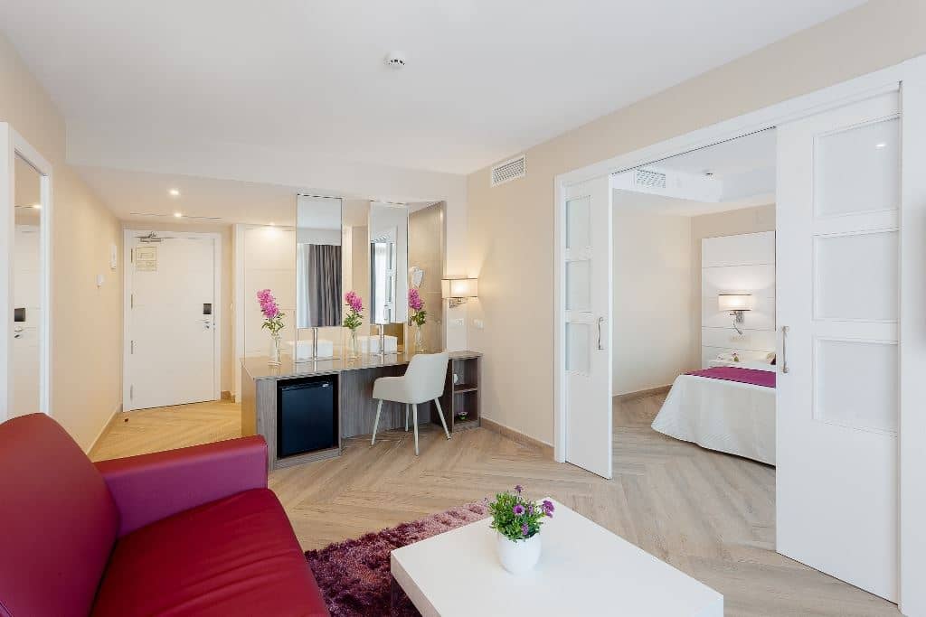 rooms-suite-balcony-or-terrace
