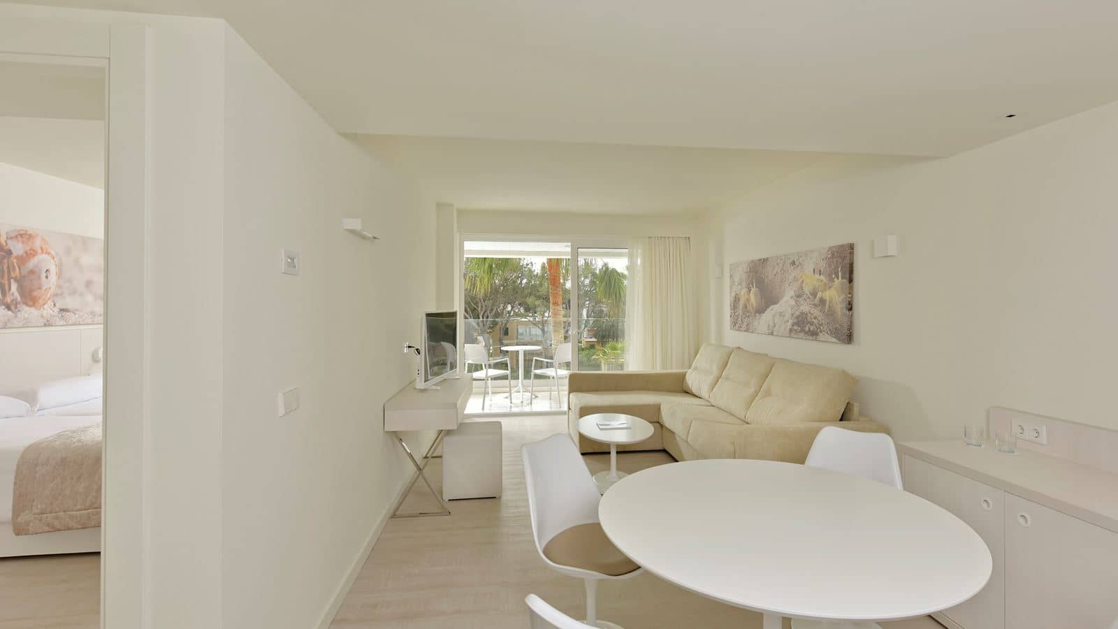 rooms-family-balcony