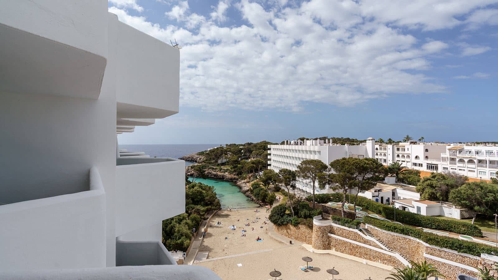 rooms-room-superior-sea-view-balcony