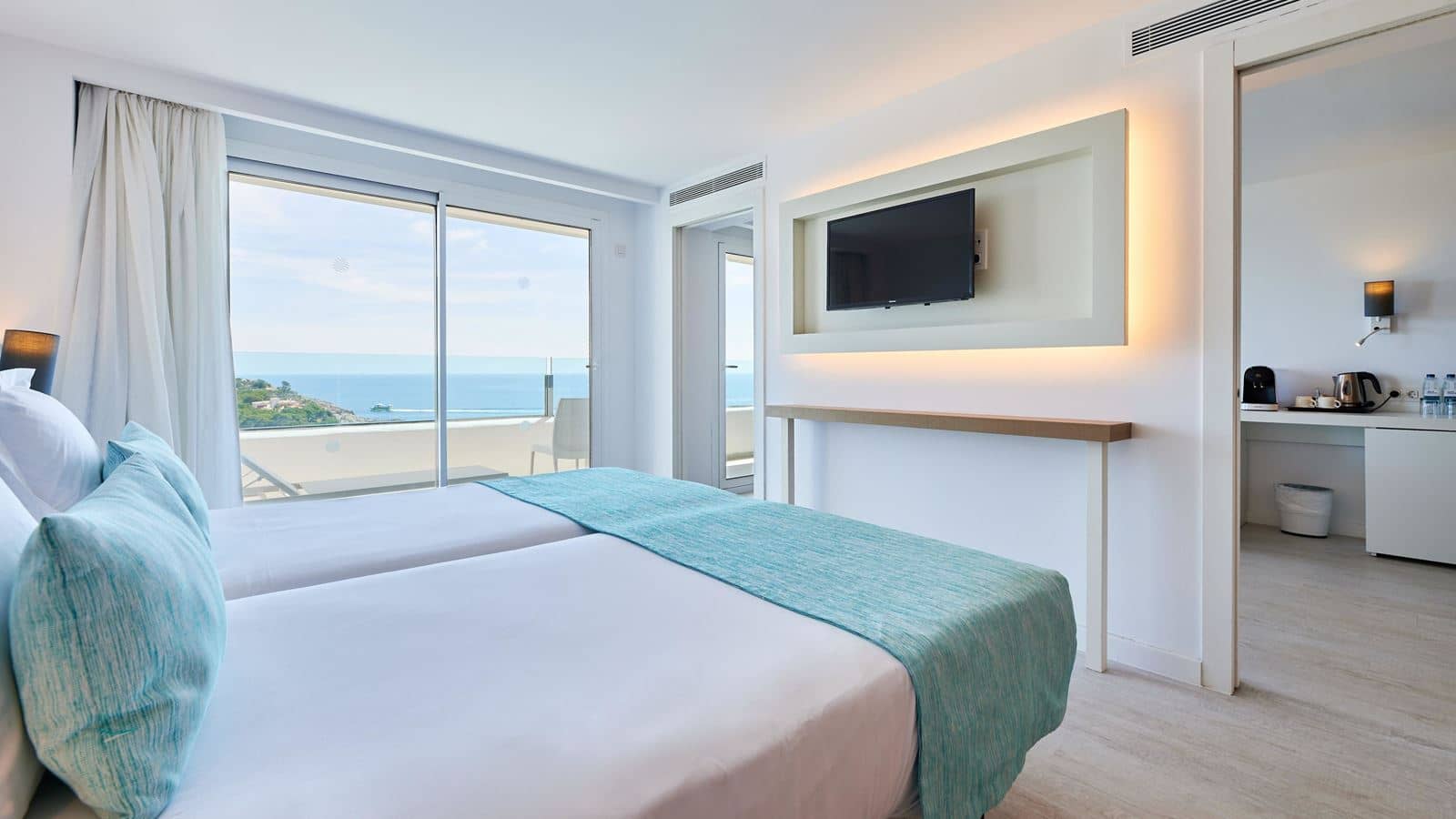 rooms-my-favorite-club-double-superior-sea-view-with-balcony