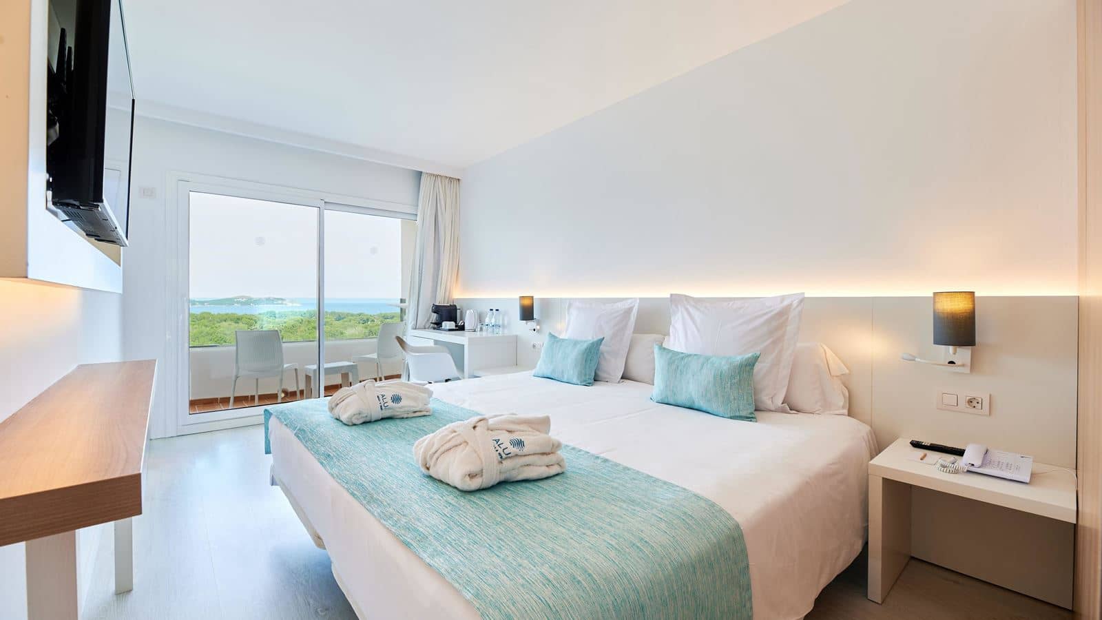 rooms-double-superior-sea-view-with-balcony