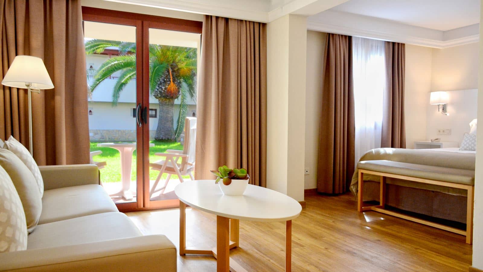 rooms-junior-suite-balcon-or-terrace