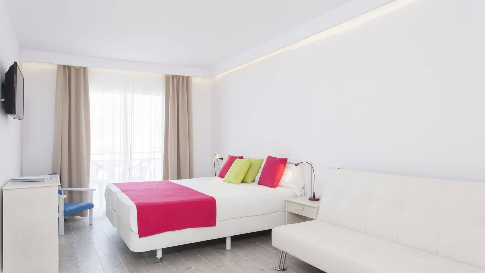 rooms-double-standard-balcony-or-terrace
