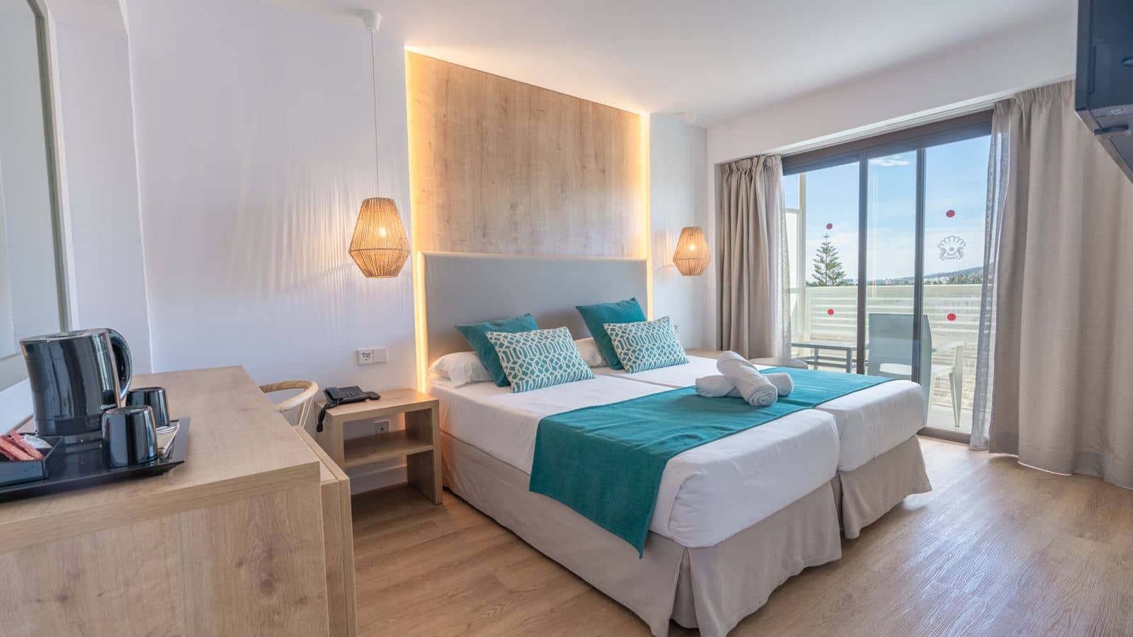 rooms-doble-jardin-2nd-3rd-or-4th-floor-with-balcony-or-terrace