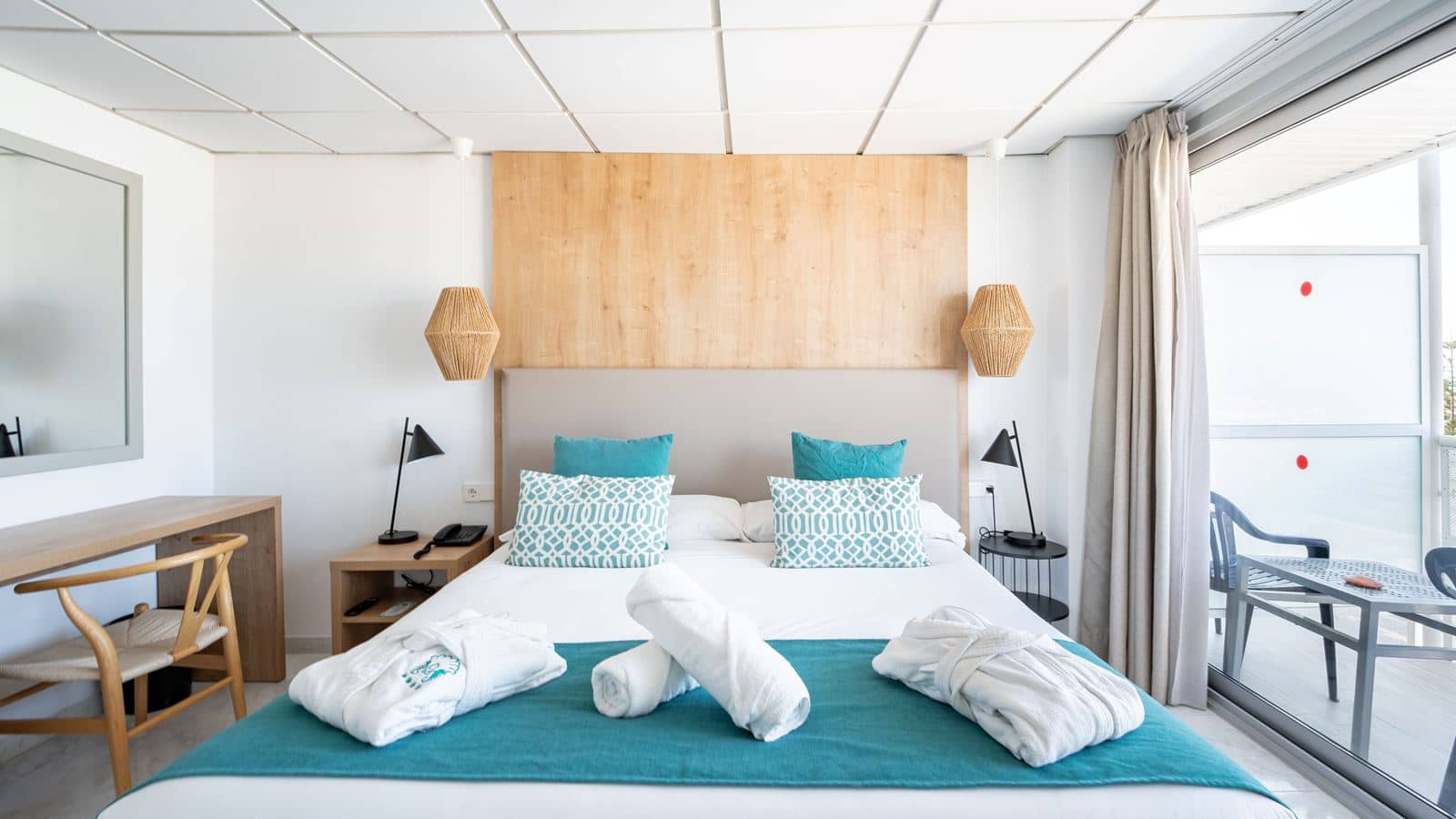 rooms-dssv---double-side-sea-view-6th-or-7th-floor-with-balcony-or-terrace-6th9th-floor