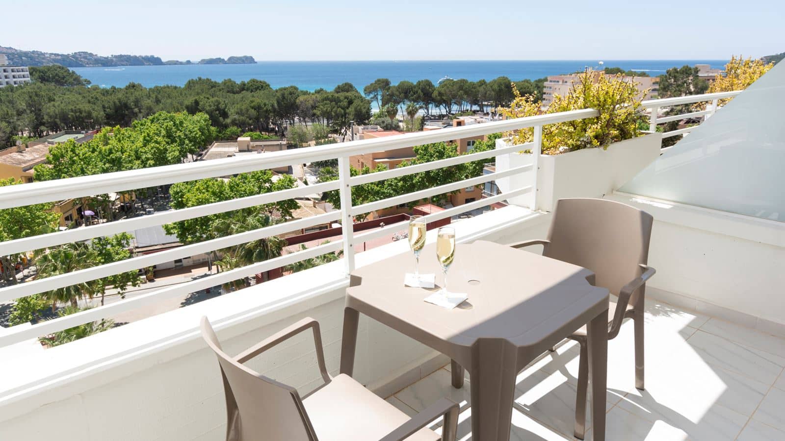 rooms-double-sea-view-balcony-or-terrace