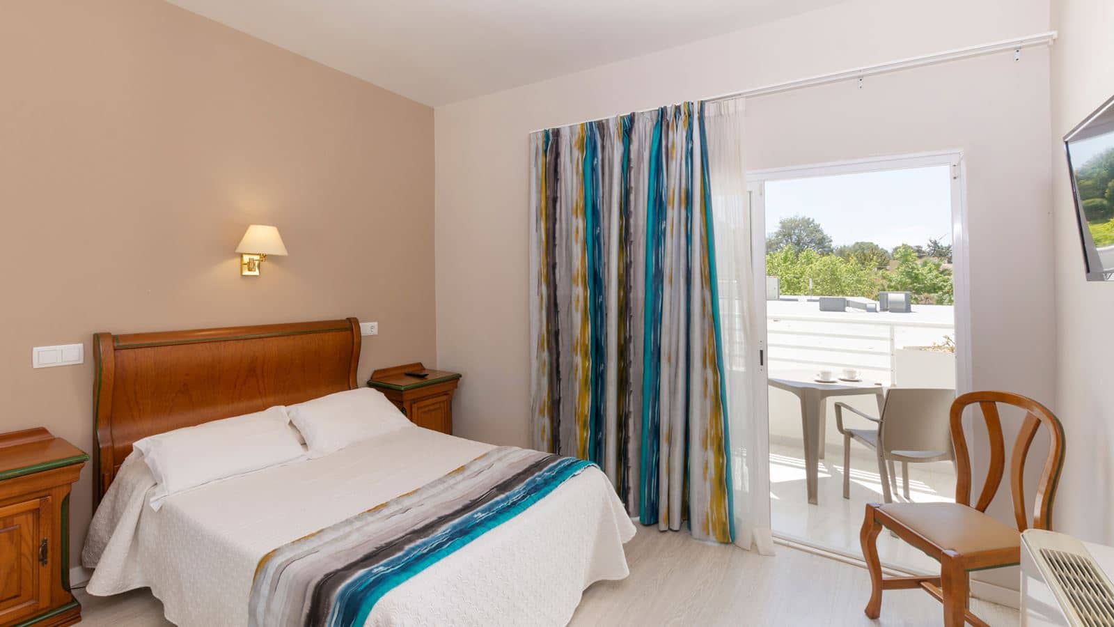 rooms-single-room-balcony-or-terrace