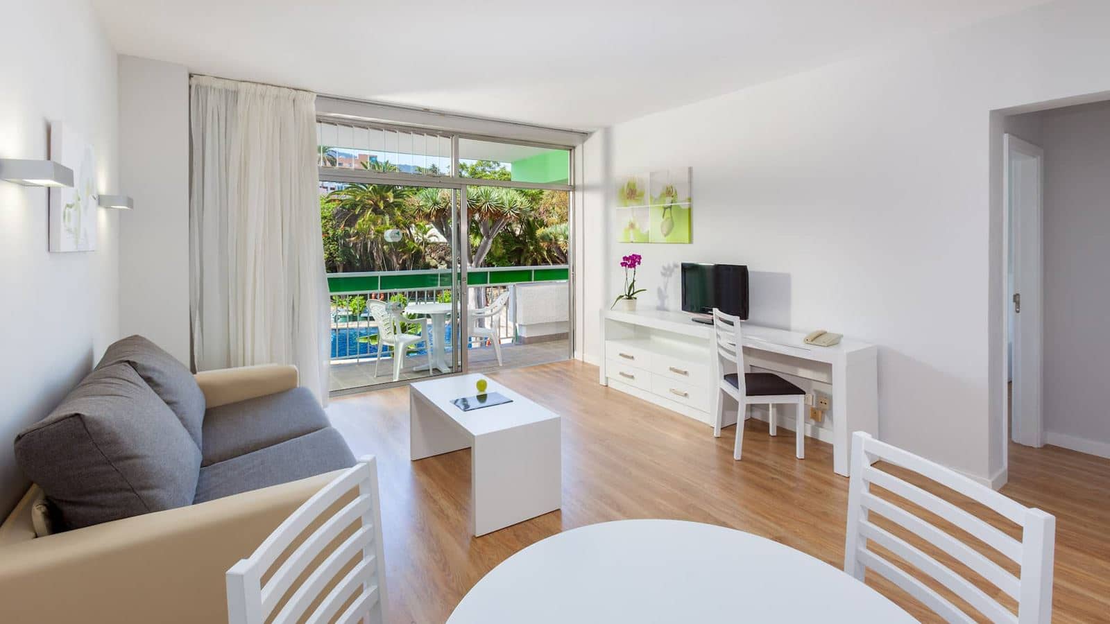 rooms-apartment-separate-bedroom-and-studio-comunicating-balcony-or-terrace