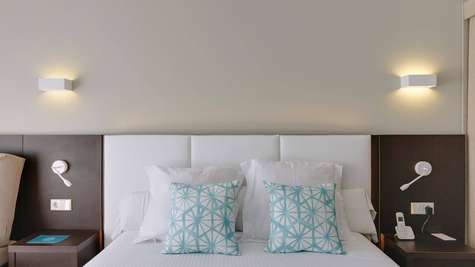 rooms-dbp--double-room-pool-view-with-balcony-or-terrace