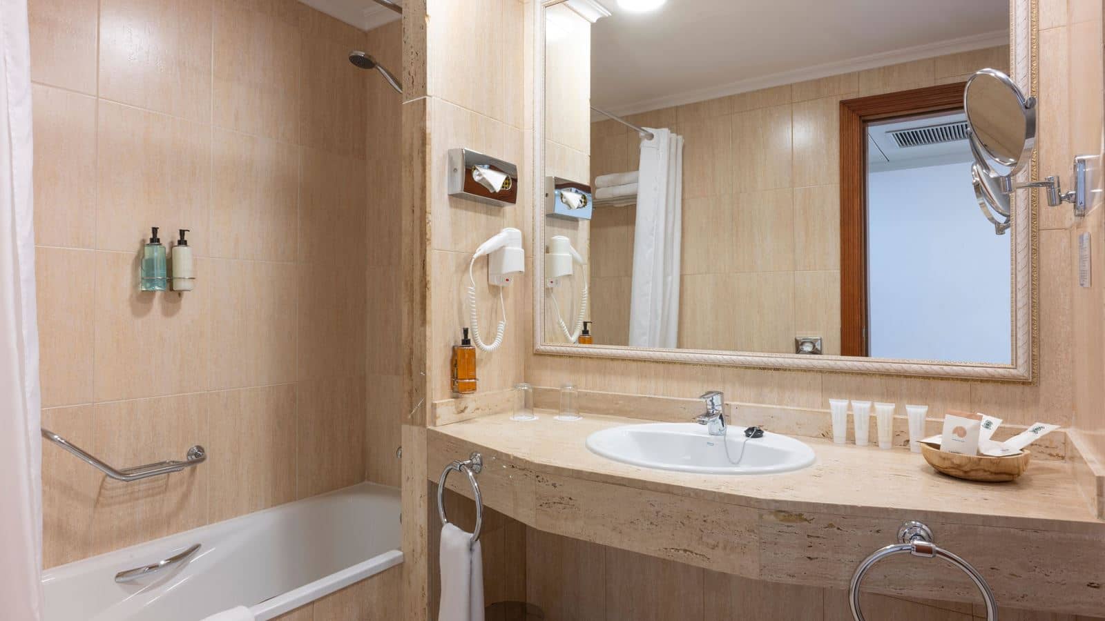rooms-platinum-room-adults-only-balcony-or-terrace