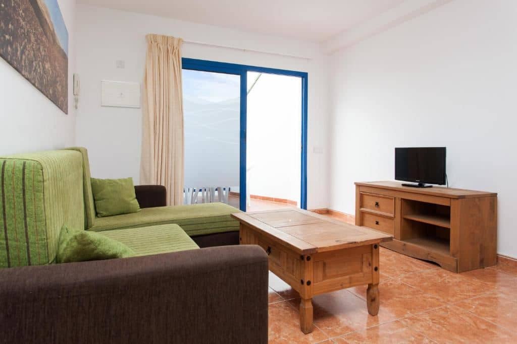 rooms-apartment-1-bedroom-pool-view