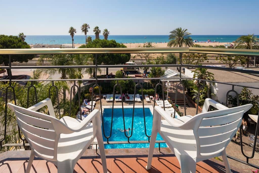 rooms-double-standard-pool-view-balcony-or-terrace