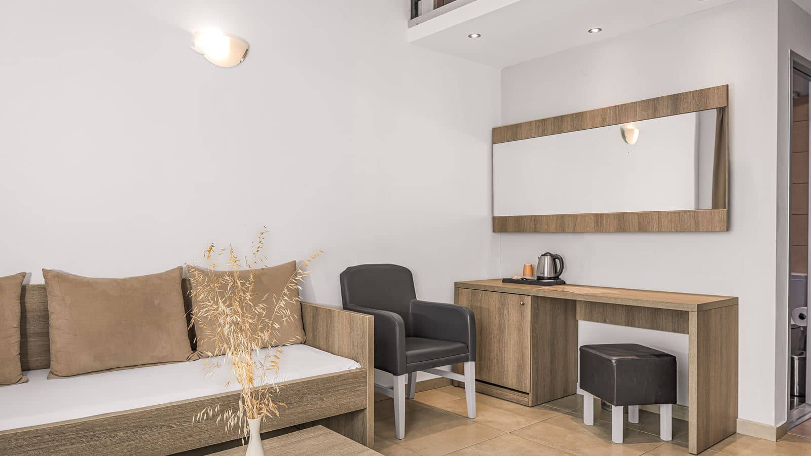rooms-maisonette-sharing-pool-mountain-view