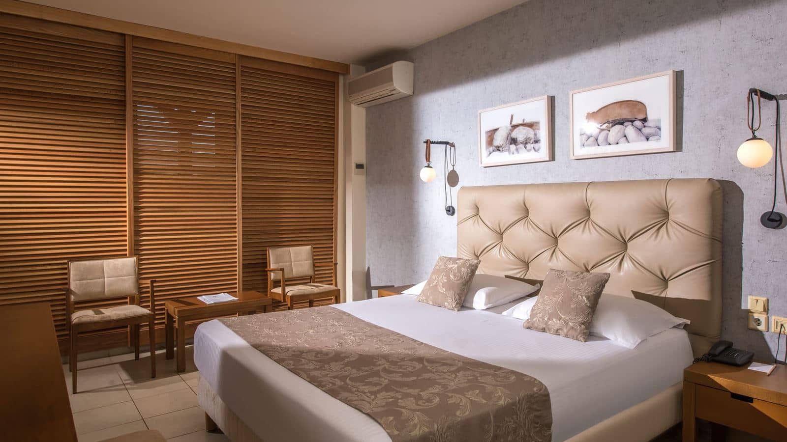 rooms-2-broom-family-room-private-pool