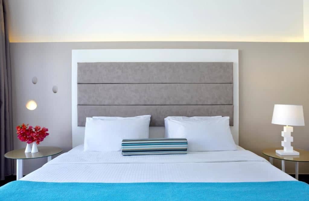 rooms-single-room-sea-view-balcony