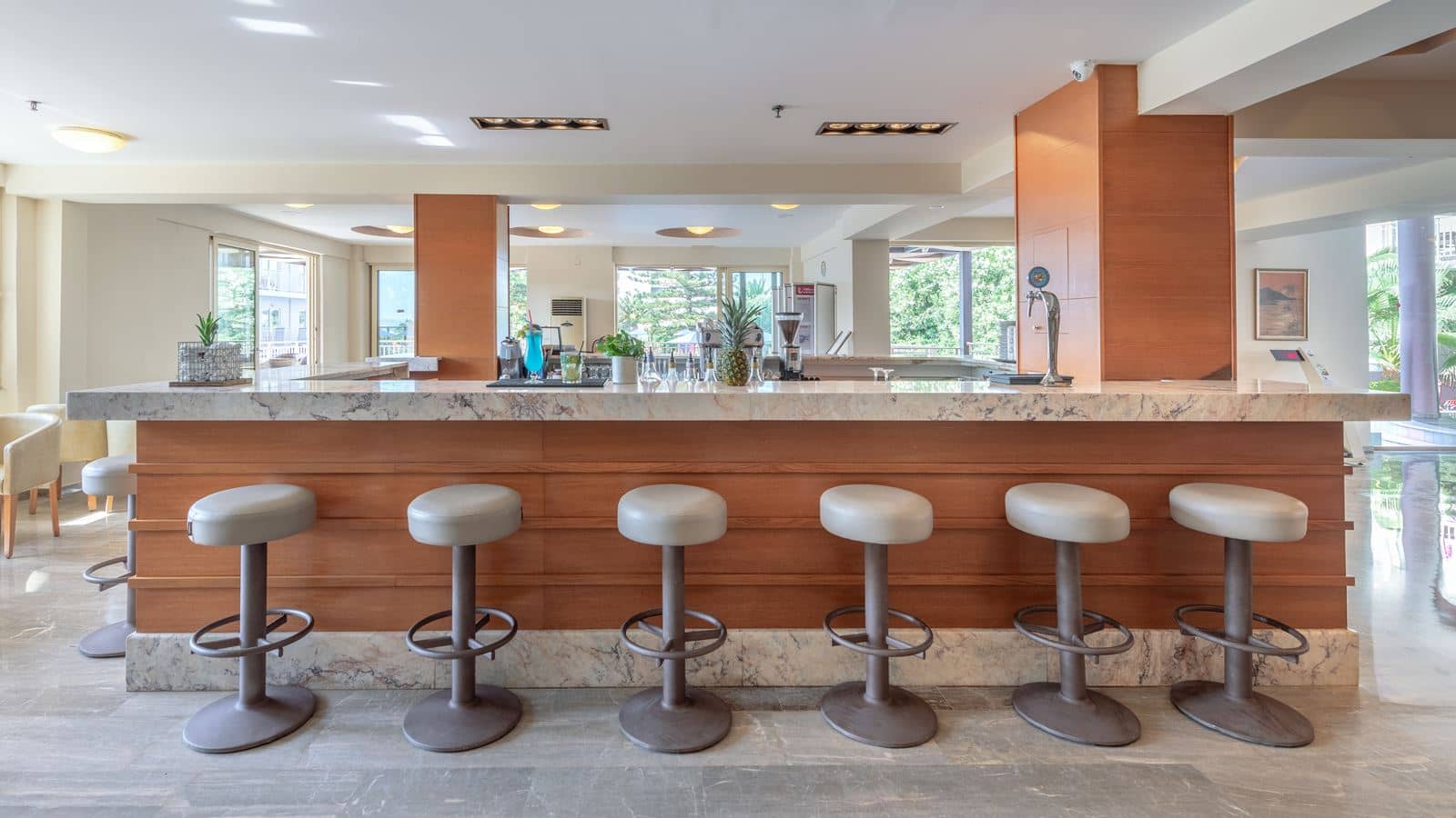 bars-main-bar