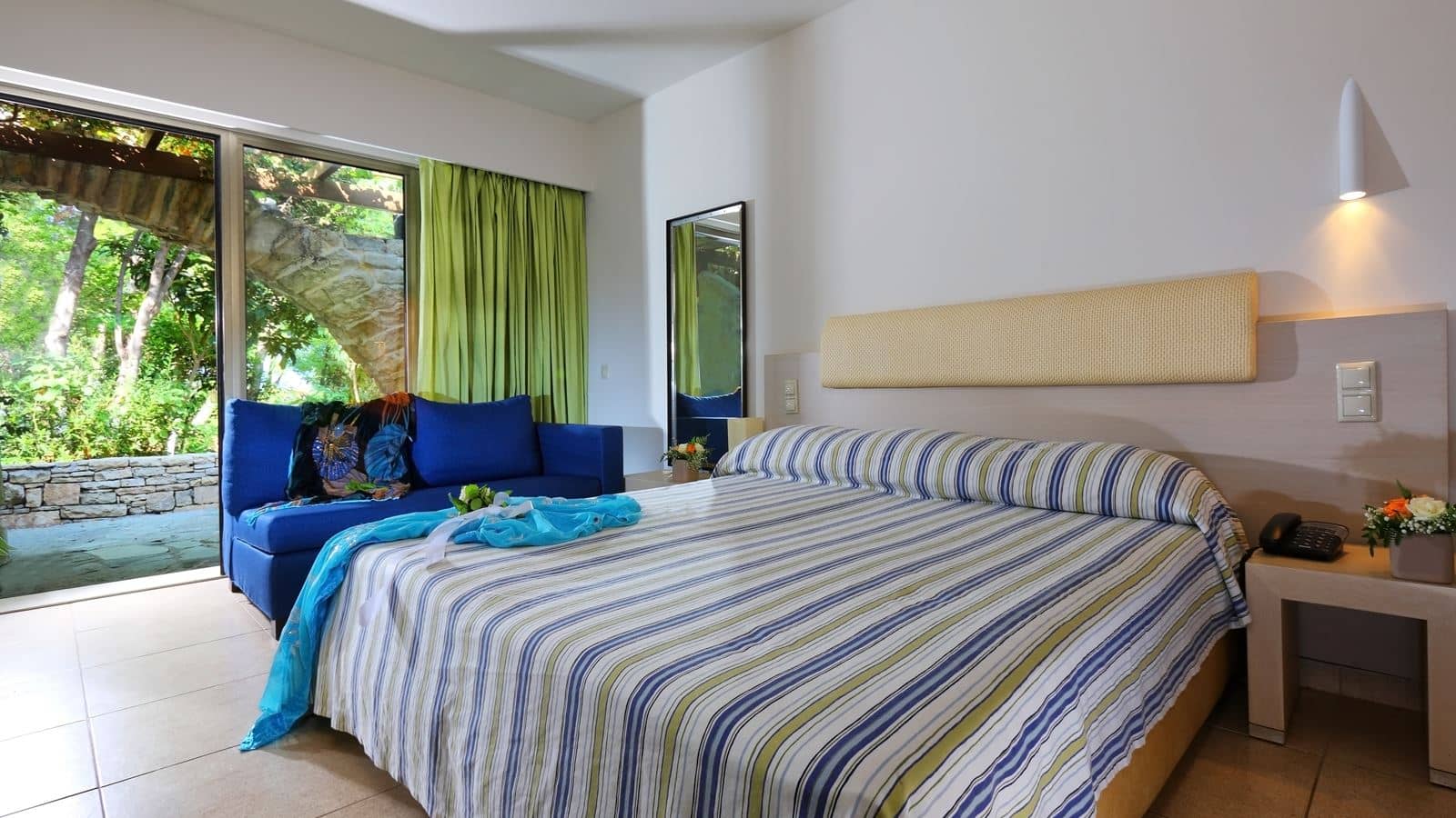 rooms-family-room